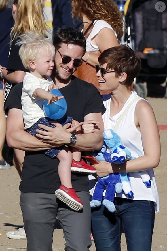 Jamie Bell emmène son fils et sa petite amie Kate Mara à la foire à Malibu, le 7 septembre 2015.