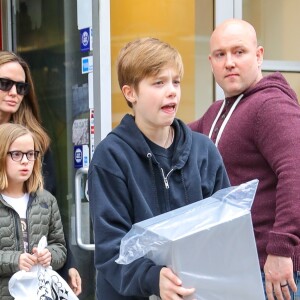 Exclusif - Angelina Jolie fait du shopping avec ses filles Zahara, Shiloh et Vivienne dans le quartier de East Village à New York, le 23 février 2019