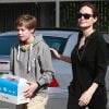 Angelina Jolie et sa fille Shiloh sont allées acheter un chiot dans une animalerie à Los Angeles le 26 janvier 2019.