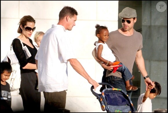 Angelina Jolie, Brad Pitt et leurs enfants à Chicago en 2007. 