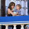 Angelina Jolie et son fils Knox pendant le tournage du film "The Tourist" à Venise, en 2010.