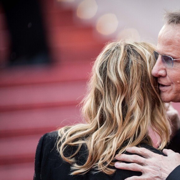 Mathilde Seigner et Christophe Lambert - Montée des marches du film "Les plus belles années d'une vie" lors du 72ème Festival International du Film de Cannes. Le 18 mai 2019 © Jacovides-Moreau / Bestimage