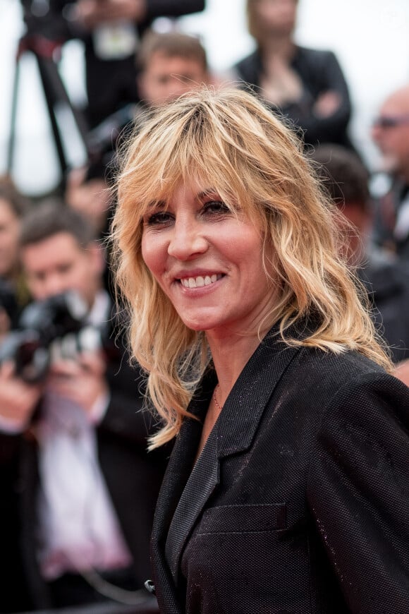 Mathilde Seigner - Montée des marches du film "Les plus belles années d'une vie" lors du 72ème Festival International du Film de Cannes. Le 18 mai 2019 © Jacovides-Moreau / Bestimage