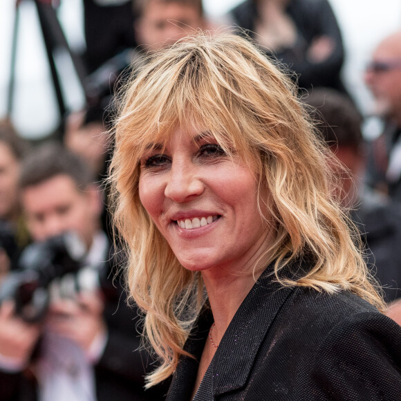 Mathilde Seigner - Montée des marches du film "Les plus belles années d'une vie" lors du 72ème Festival International du Film de Cannes. Le 18 mai 2019 © Jacovides-Moreau / Bestimage