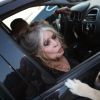 Exclusif -Brigitte Bardot arrive pour poser avec l'équipage de Brigitte Bardot Sea Shepherd, le célèbre trimaran d'intervention de l'organisation écologiste, sur le port de Saint-Tropez, le 26 septembre 2014 en escale pour 3 jours à deux jours de ses 80 ans. Cela fait au moins dix ans qu'elle n'est pas apparue en public sur le port tropézien.