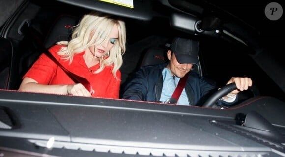 Katy Perry et son fiancé Orlando Bloom sont allés diner en amoureux au restaurant Madeo dans le quartier de Beverly Hills à Los Angeles. Katy porte une jolie perruque blonde! Le 24 avril 2019.