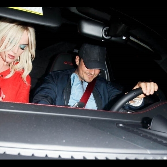 Katy Perry et son fiancé Orlando Bloom sont allés diner en amoureux au restaurant Madeo dans le quartier de Beverly Hills à Los Angeles. Katy porte une jolie perruque blonde! Le 24 avril 2019.