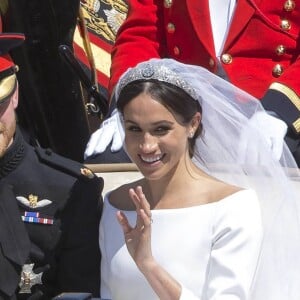 Le prince Harry, duc de Sussex, et Meghan Markle, duchesse de Sussex, en calèche au château de Windsor après la cérémonie de leur mariage au château de Windsor, Royaume Uni, le 19 mai 2018.