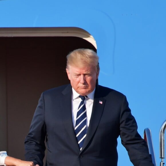 Donald J. Trump (président des Etats-Unis) et la Première dame Melania arrivent à bord d'Air Force One à l'aéroport international de Tokyo dans le cadre de leur visite officielle au Japon, le 25 mai 2019.25/05/2019 - Tokyo