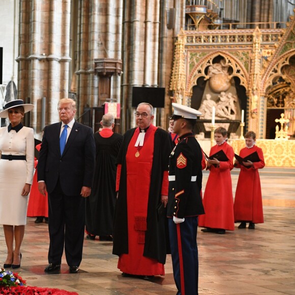 Donald Trump et sa femme Melania en visite à l'abbaye de Westminster à Londres le 3 juin 2019, où ils ont déposé une couronne de fleurs sur la tombe du soldat inconnu.