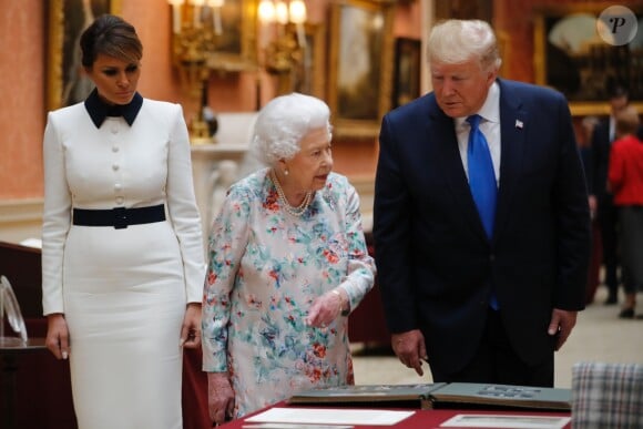 Donald Trump et son épouse Melania ont découvert une exposition spéciale sur les liens entre les Etats-Unis et la Grande-Bretagne dans la Picture Gallery au palais de Buckingham le 3 juin 2019, accompagnés par la reine Elizabeth II, le prince Charles et le prince Andrew.
