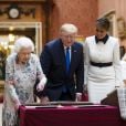  Donald Trump et son épouse Melania ont découvert une exposition spéciale sur les liens entre les Etats-Unis et la Grande-Bretagne dans la Picture Gallery au palais de Buckingham le 3 juin 2019, accompagnés par la reine Elizabeth II, le prince Charles et le prince Andrew. 