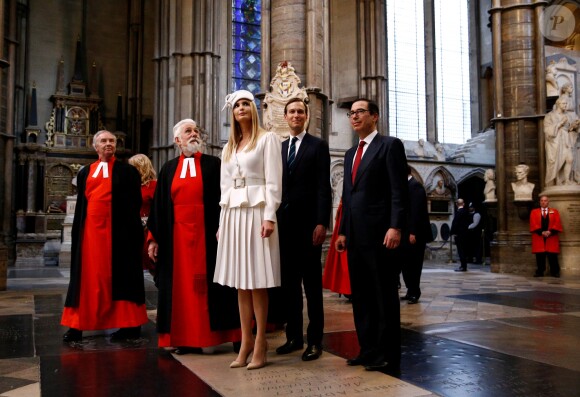 Donald Trump et sa femme Melania en visite à l'abbaye de Westminster à Londres le 3 juin 2019, où ils ont déposé une couronne de fleurs sur la tombe du soldat inconnu.