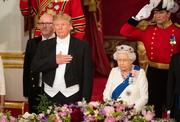 Donald Trump et la reine Elizabeth II lors du dîner de gala donné le 3 juin 2019 au palais de Buckingham par la monarque en l'honneur de la visite officielle du président américain et son épouse Melania Trump.