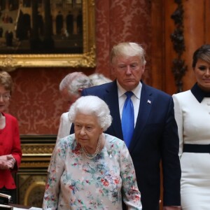 La reine Elisabeth II d'Angleterre, Donald Trump et sa femme Melania en visite dans la Picture Gallery au palais de Buckingham à Londres. Le 3 juin 2019