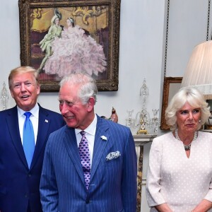 Donald Trump et sa femme Melania ont été reçus à la Clarence House par le prince Charles et Camilla Parker Bowles, duchesse de Cornouailles, à Londres. Le 3 juin 2019