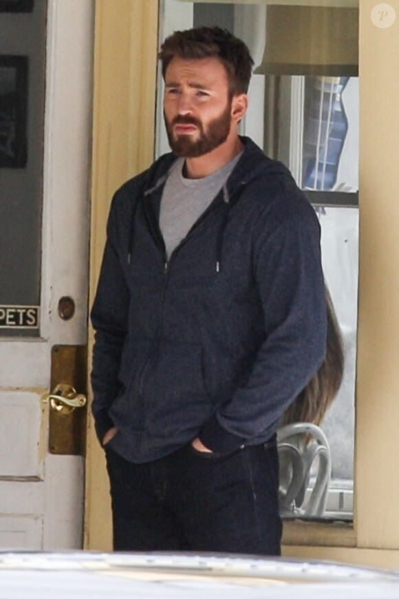 Exclusif - Chris Evans sur le tournage du film Defending Jacob à Natick dans le Massachusetts, le 10 avril 2019