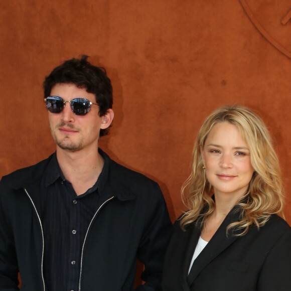 Virginie Efira et son compagnon Niel Schneider - Célébrités dans le village des internationaux de France de tennis de Roland Garros à Paris, France, le 7 juin 2019. ©Jacovides-Moreau / Bestimage  French Tennis Open at Roland Garros in Paris, France, on June 7th, 2019.08/06/2019 - Paris