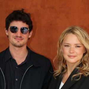 Virginie Efira et son compagnon Niel Schneider - Célébrités dans le village des internationaux de France de tennis de Roland Garros à Paris, France, le 7 juin 2019. ©Jacovides-Moreau / Bestimage  French Tennis Open at Roland Garros in Paris, France, on June 7th, 2019.08/06/2019 - Paris