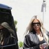 Kim Kardashian et sa soeur Khloé Kardashian sont allées déjeuner au restaurant Emilio dans le quartier de Encino à Los Angeles, le 7 juin 2019.