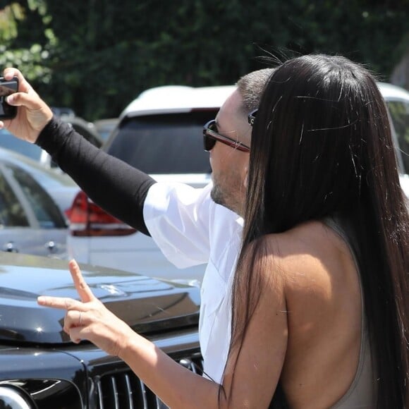 Kim Kardashian et sa soeur Khloé Kardashian sont allées déjeuner au restaurant Emilio dans le quartier de Encino à Los Angeles, le 7 juin 2019.