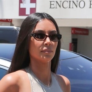 Kim Kardashian et sa soeur Khloé Kardashian sont allées déjeuner au restaurant Emilio dans le quartier de Encino à Los Angeles, le 7 juin 2019.