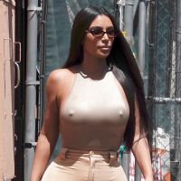 Kim Kardashian : Sans soutien-gorge par un après-midi frais...
