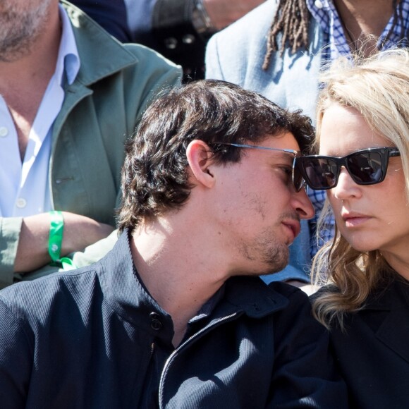 Virginie Efira et Niels Schneider en couple à Roland-Garros le 8 juin 2019. ©Jacovides/Moreau/Bestimage