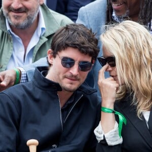 Virginie Efira et Niels Schneider en couple à Roland-Garros le 8 juin 2019. ©Jacovides/Moreau/Bestimage