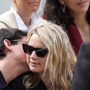 Virginie Efira et Niels Schneider en couple à Roland-Garros le 8 juin 2019. ©Jacovides/Moreau/Bestimage