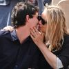 Virginie Efira et Niels Schneider, très amoureux, à Roland-Garros le 8 juin 2019.