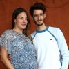 Pierre Niney et sa compagne Natasha Andrews enceinte de leur 2 ème enfant - People au village pour la finale hommes lors des internationaux de France de tennis de Roland Garros 2019 à Paris le 9 juin 2019. © Jacovides - Moreau / Bestimage