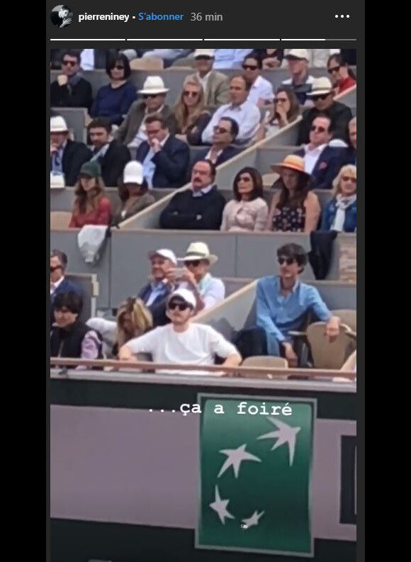 Pierre Niney filme son ami Norman Thavaud sans sa chérie Martha à Roland-Garros le 9 juin 2019.