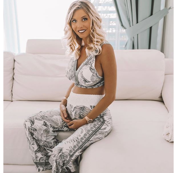 Jessica Thivenin enceinte de son premier enfant et souriante sur Instagram, le 5 juin 2019