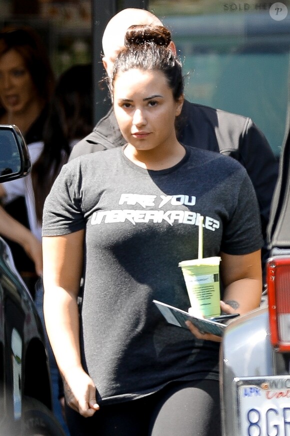 Exclusif - Demi Lovato est allée acheter une boisson à emporter à la sortie de son cours de gym à Los Angeles, le 26 mars 2019.