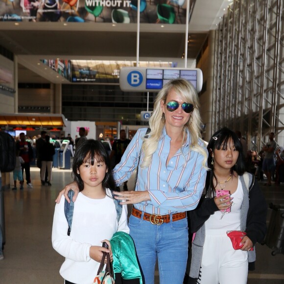 Semi-exclusif - Laeticia Hallyday et ses filles Jade et Joy arrivent à l'aéroport de LAX à Los Angeles pour prendre un vol pour la France le 13 juin 2019. Laeticia a enregistré ses baggages au comptoir d'Air France avant de retirer de l'argent à un distributeur automatique de billets pour donner un pourboire au porteur de ses valises. Laeticia Hallyday sera présente le samedi 15 juin à Toulouse pour l'inauguration de l'esplanade qui portera le nom de Johnny Hallyday, devant la salle de concert du Zénith. Elle passera par la suite une dizaine de jours en France avant de repartir pour Saint-Barthélemy.