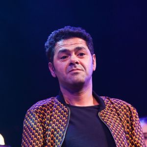 Jamel Debbouze - Finale du Trophée d'Impro Culture & Diversité, au Théâtre de la Madeleine Paris le 27 mai 2019. Le Trophée d'Impro Culture & Diversité a été créé à l'initiative de Marc Ladreit de Lacharrière, Président de la Fondation Cutlure & Diversité et de J.Debbouze, il y a 9 ans avec la Compagnie Déclic Théâtre. 65 collèges, en majorité en éducation prioritaire ou en zone rurale mais permettant aussi la mixité sociale, des 16 territoires d'Ardèche, Bordeaux, Brest, Chenôve, Grasse, les Hauts-de-France, Limoges, Lyon, la Meurthe-et-Moselle, Paris, Rennes, Rochefort, la Savoie, Toulouse, Trappes et le Vaucluse participent à ce trophée national de matchs d'improvisation théâtrale. L'improvisation est un véritable outil d'épanouissement personnel et de vivre-ensemble, de développement de la maîtrise de la langue et de la culture générale, de respect de l'autre. Les collégiens de Vaucluse ont remporté la finale. Plus de 500 personnes ont assisté à ce spectacle qui met en lumière la pratique de l'improvisation théâtrale dans le cadre de l'éducation artistique et culturelle. Les jeunes ont pu rivaliser d'imagination et d'éloquence et faire jouer l'esprit d'équipe, afin de remporter les suffrages du public. Le Trophée d'Impro Culture & Diversité s'associe à l'opération Dis-moi dix mots, opération de sensibilisation à la langue française organisée par le ministère de la Culture. Le groupe ID Logistics, leader européen de la logistique contractuelle, soutient le Trophée d'Impro. © Coadic Guirec / Bestimage