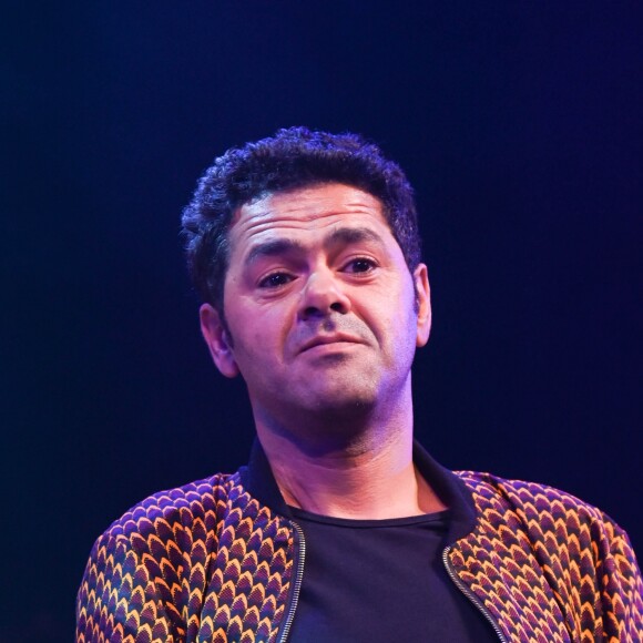 Jamel Debbouze - Finale du Trophée d'Impro Culture & Diversité, au Théâtre de la Madeleine Paris le 27 mai 2019. Le Trophée d'Impro Culture & Diversité a été créé à l'initiative de Marc Ladreit de Lacharrière, Président de la Fondation Cutlure & Diversité et de J.Debbouze, il y a 9 ans avec la Compagnie Déclic Théâtre. 65 collèges, en majorité en éducation prioritaire ou en zone rurale mais permettant aussi la mixité sociale, des 16 territoires d'Ardèche, Bordeaux, Brest, Chenôve, Grasse, les Hauts-de-France, Limoges, Lyon, la Meurthe-et-Moselle, Paris, Rennes, Rochefort, la Savoie, Toulouse, Trappes et le Vaucluse participent à ce trophée national de matchs d'improvisation théâtrale. L'improvisation est un véritable outil d'épanouissement personnel et de vivre-ensemble, de développement de la maîtrise de la langue et de la culture générale, de respect de l'autre. Les collégiens de Vaucluse ont remporté la finale. Plus de 500 personnes ont assisté à ce spectacle qui met en lumière la pratique de l'improvisation théâtrale dans le cadre de l'éducation artistique et culturelle. Les jeunes ont pu rivaliser d'imagination et d'éloquence et faire jouer l'esprit d'équipe, afin de remporter les suffrages du public. Le Trophée d'Impro Culture & Diversité s'associe à l'opération Dis-moi dix mots, opération de sensibilisation à la langue française organisée par le ministère de la Culture. Le groupe ID Logistics, leader européen de la logistique contractuelle, soutient le Trophée d'Impro. © Coadic Guirec / Bestimage