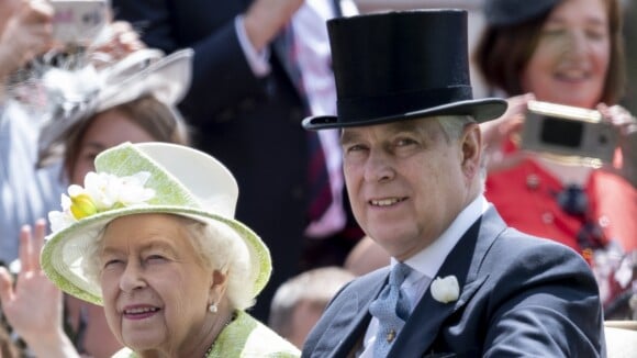 Elizabeth II entourée d'Andrew et d'Autumn Phillips pour clore le Royal Ascot