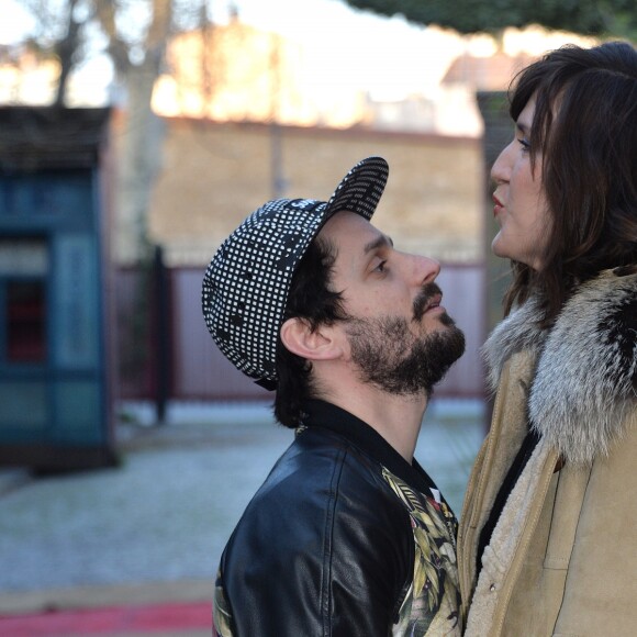 Daphné Bürki et son compagnon Gunther Love (Sylvain Quimène) - Gala de clôture du Don'actions du Secours Populaire au Musée des Arts Forains à Paris, le 28 mars 2014.