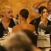 Exclusif - Anwar Hadid dîne avec Kendall Jenner, Joan Smalls, et ses soeurs Bella et Gigi Hadid dans un restaurant lors de la Fashion Week à Milan le 19 septembre 2018.