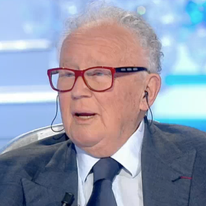 Un bel hommage lui a été rendu sur l'antenne de "RTL".

Philippe Bouvard tacle Laurent Ruquier dans "Salut les Terriens !" sur C8. Le 28 octobre 2017.
Capture d'écran C8