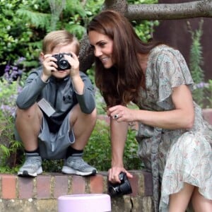 Kate Catherine Middleton, duchesse de Cambridge, participe à un atelier en partenariat avec l'association "Action for Children" à la Royal Photographic Society à Londres. Le 25 juin 2019