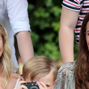 Kate Catherine Middleton, duchesse de Cambridge, participe à un atelier en partenariat avec l'association "Action for Children" à la Royal Photographic Society à Londres. Le 25 juin 2019