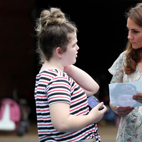 Kate Catherine Middleton, duchesse de Cambridge, participe à un atelier en partenariat avec l'association "Action for Children" à la Royal Photographic Society à Londres. Le 25 juin 2019