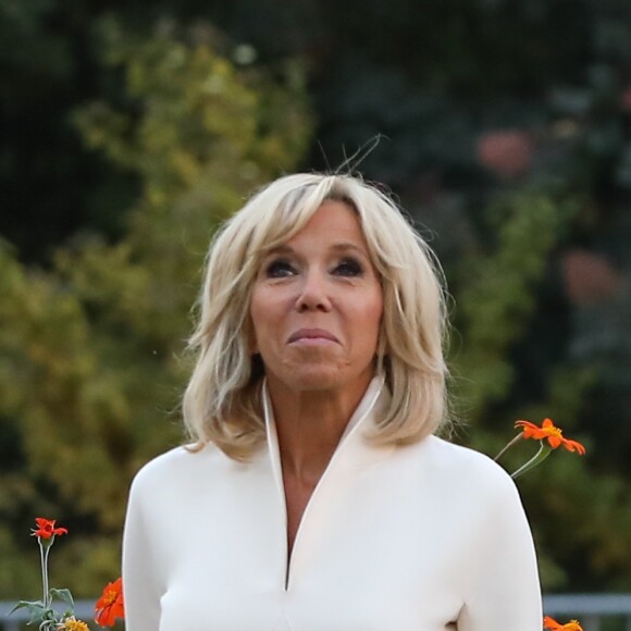 Brigitte Macron lors de la visite de l'exposition Miro au Grand Palais à Paris le 5 octobre 2018. © Dominique Jacovides / Bestimage