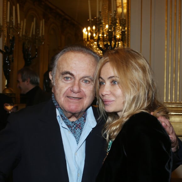 Guy Béart et Emmanuelle Béart - Remise de decoration par Aurélie Filippetti à Emmanuelle Beart Officier de l'ordre des Arts et des Lettres au ministère de la Culture à Paris le 27 Novembre 2012.