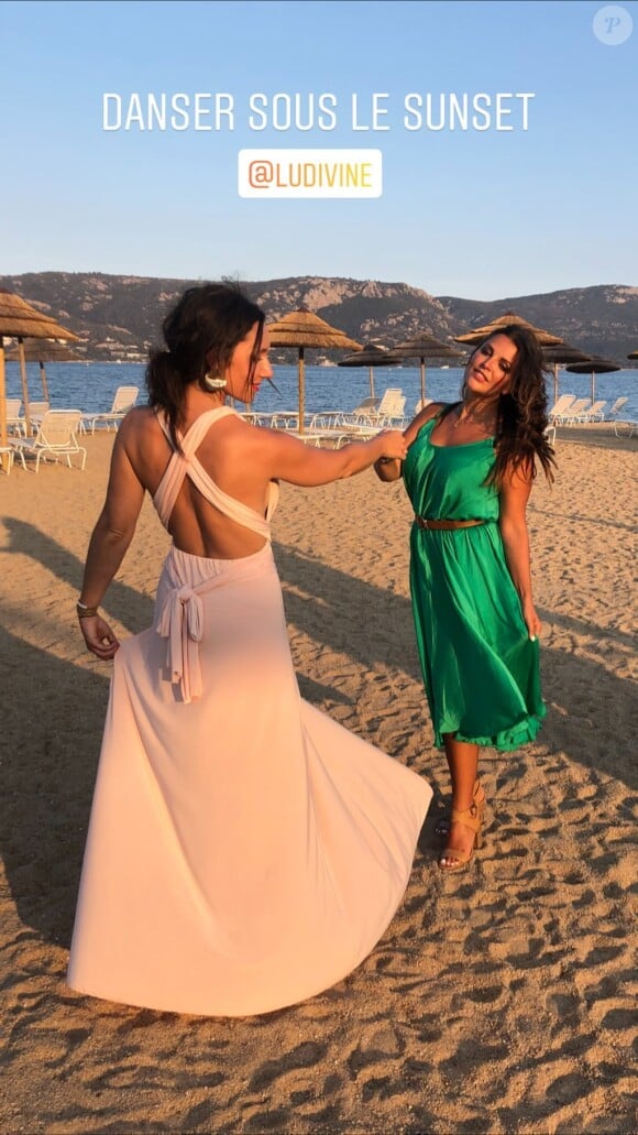Clio Pajczer, ex-chroniqueuse de "Touche pas à mon poste" (C8) et professeure de yoga, a épousé son amoureux Aurélien samedi 29 juin 2019 en Corse.