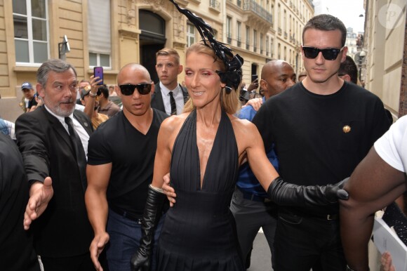 Céline Dion arrive au Pavillon Cambon pour assister au défilé Schiaparelli haute couture Automne-Hiver 2019/2020 à Paris le 1er juillet 2019. © Veeren Ramsamy-Christophe Clovis/Bestimage
