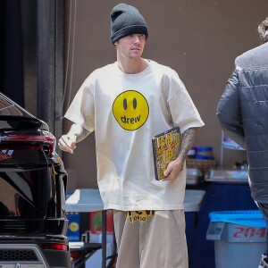 Justin Bieber se rend dans un studio d'enregistrement à Los Angeles le 24 juin 2019.